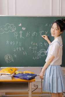 美女张开黑